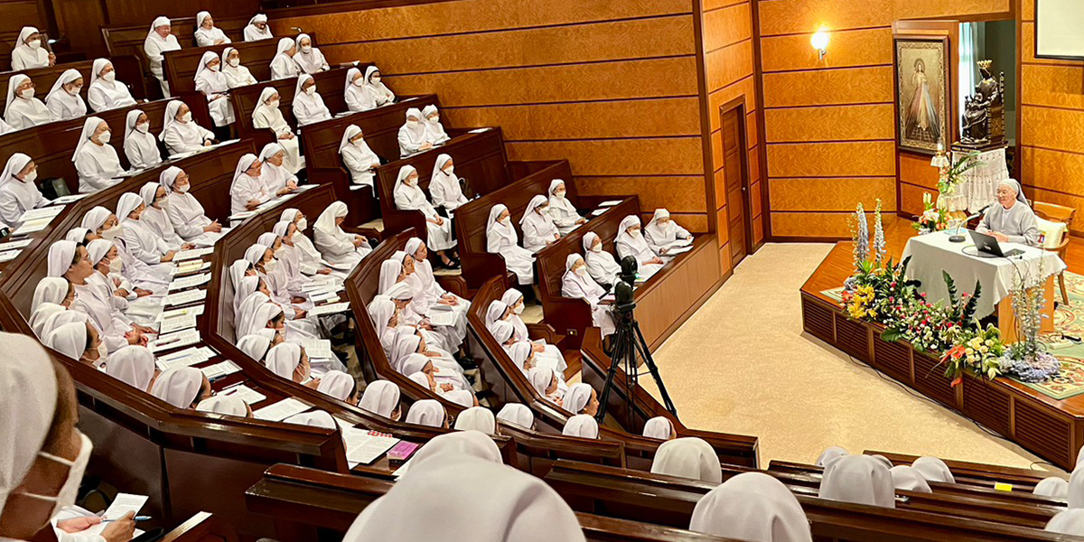 มหาธิการิณีเยี่ยมแขวงไทย